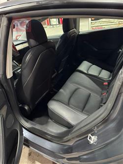 تسلا موديل 3